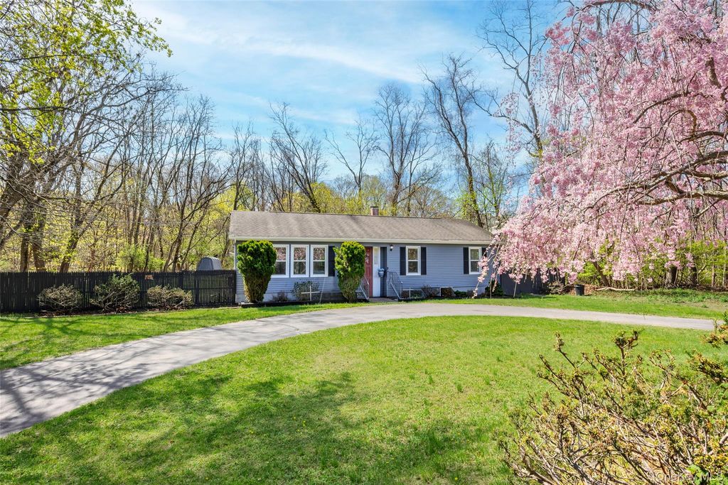 Photo of 46 New York Avenue, Sound Beach, NY 11789 (MLS # 988625)