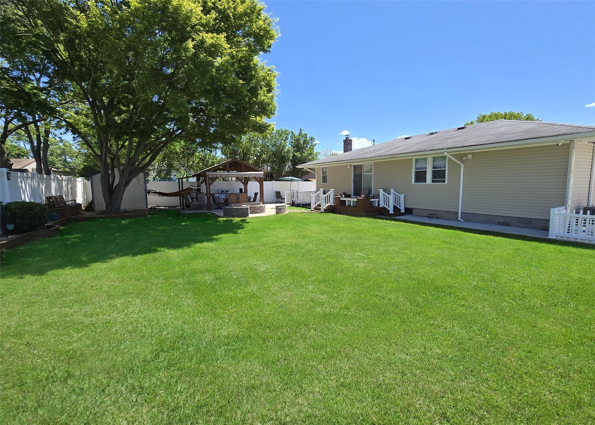 183 Floyd Street, Brentwood, New York image 27