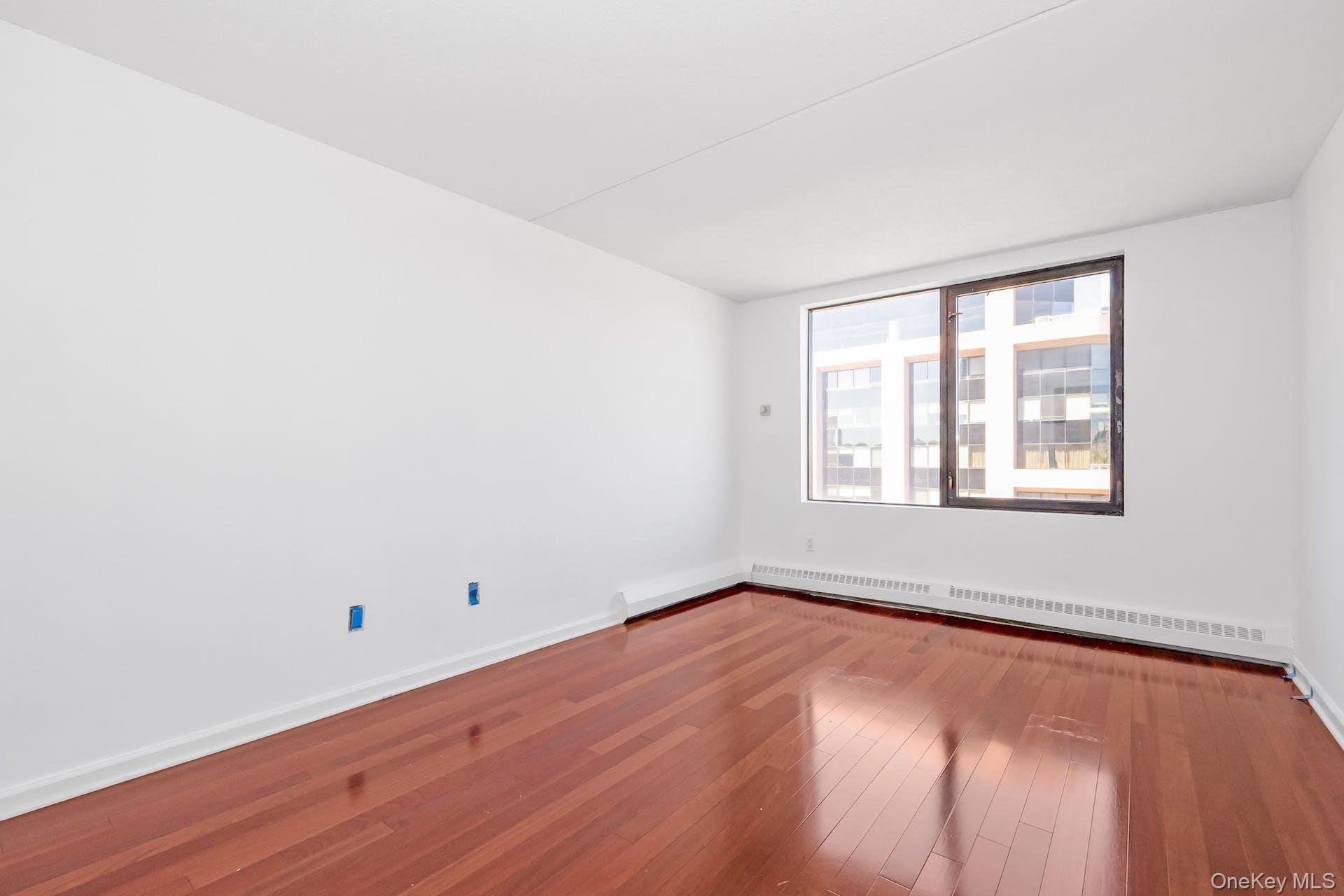 4 Martine Avenue 1120