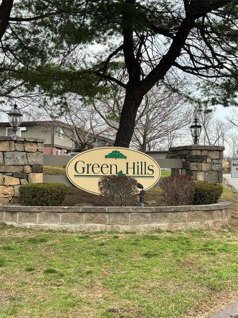 Condo For Sale - 7 Millholland Drive #L<br/> Dutchess County, Fishkill, NY 12524
