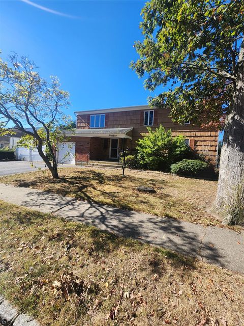 Photo of 47 15th Avenue, West Babylon, NY 11704 (MLS # 923469)
