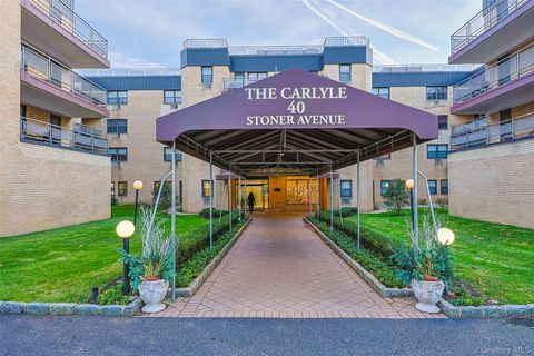 Photo of 40 Stone Avenue #O1, Great Neck Plaza, NY 11021 (MLS # 943866)