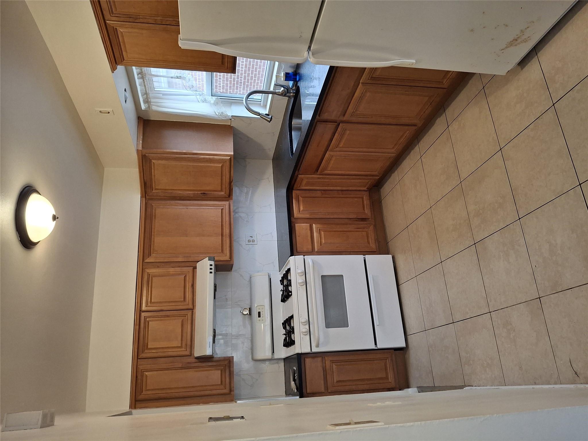 Rental Property at Abingdon Road, Kew Gardens, Queens, NY - Bedrooms: 3 
Bathrooms: 2 
Rooms: 7  - $2,700 MO.