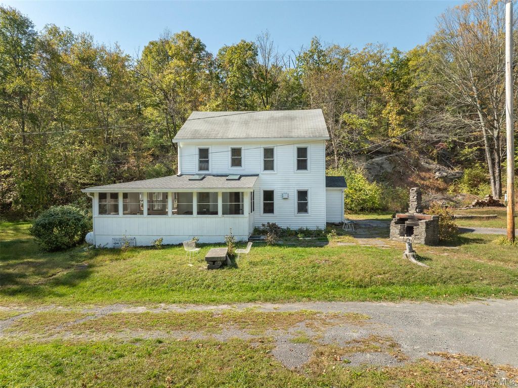 Photo of 98 Nista Road, Saugerties, NY 12477 (MLS # 922365)