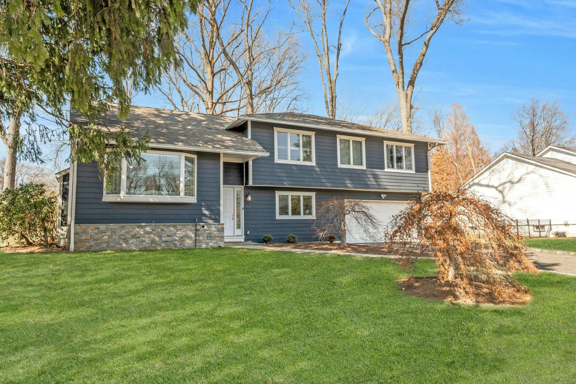 42 Gaby Lane, New Rochelle, New York image 2