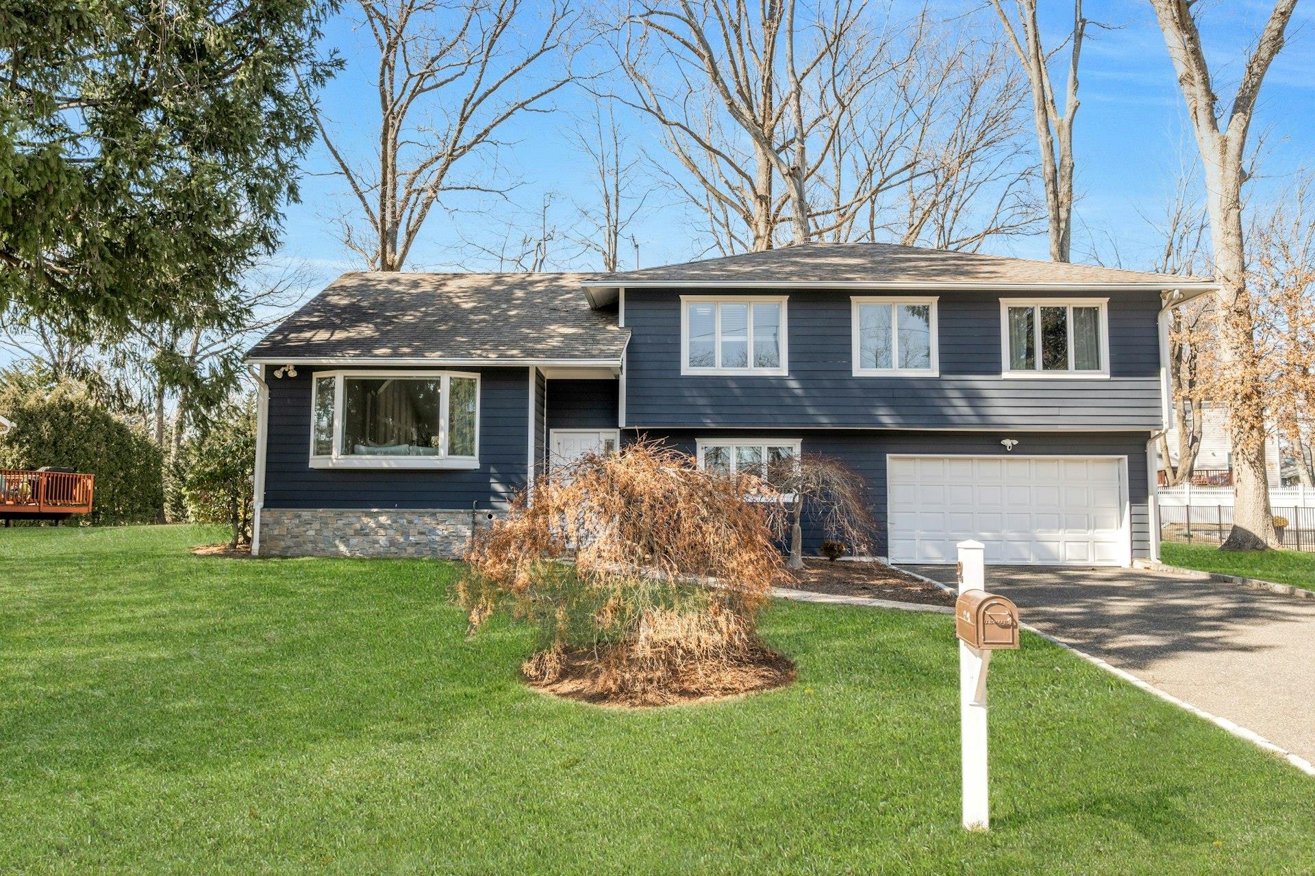 42 Gaby Lane, New Rochelle, New York image 1