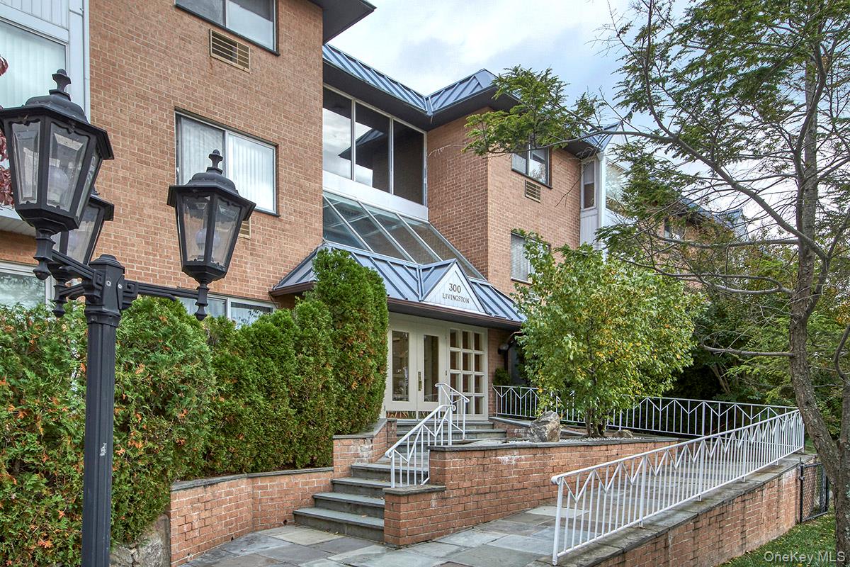 300 Livingston Avenue 2D