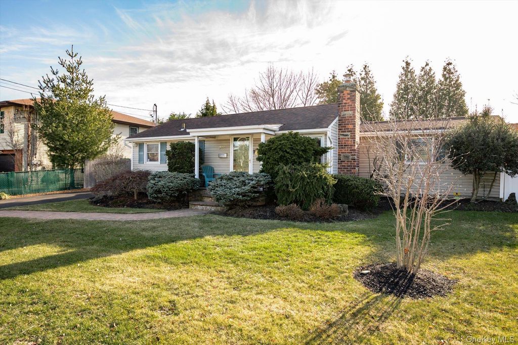 Photo of 245 53rd Street, Lindenhurst, NY 11757 (MLS # 951625)