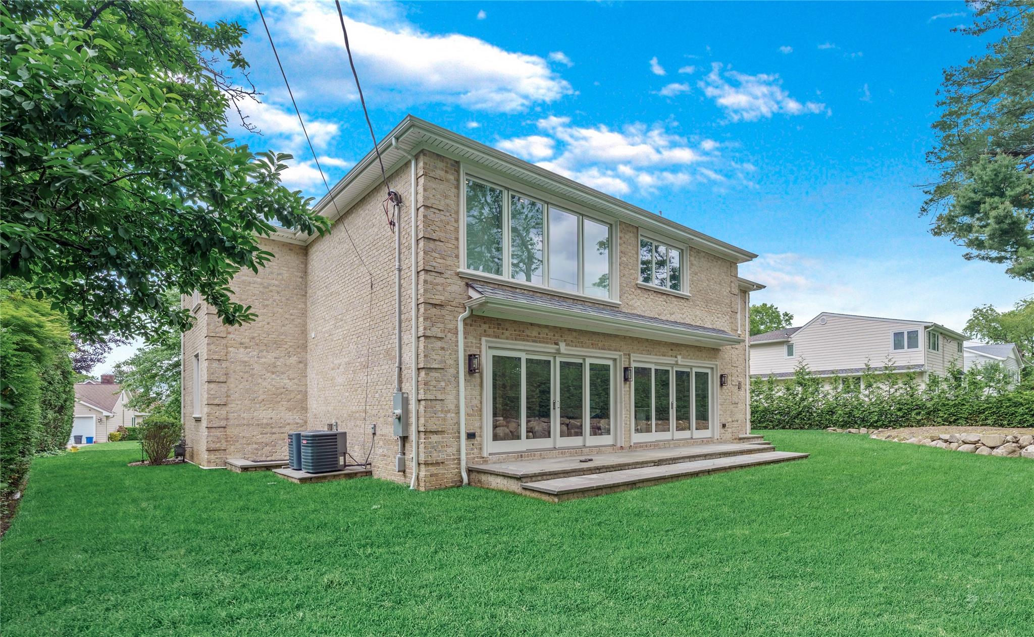 15 Grenfell Drive, Great Neck, New York image 29