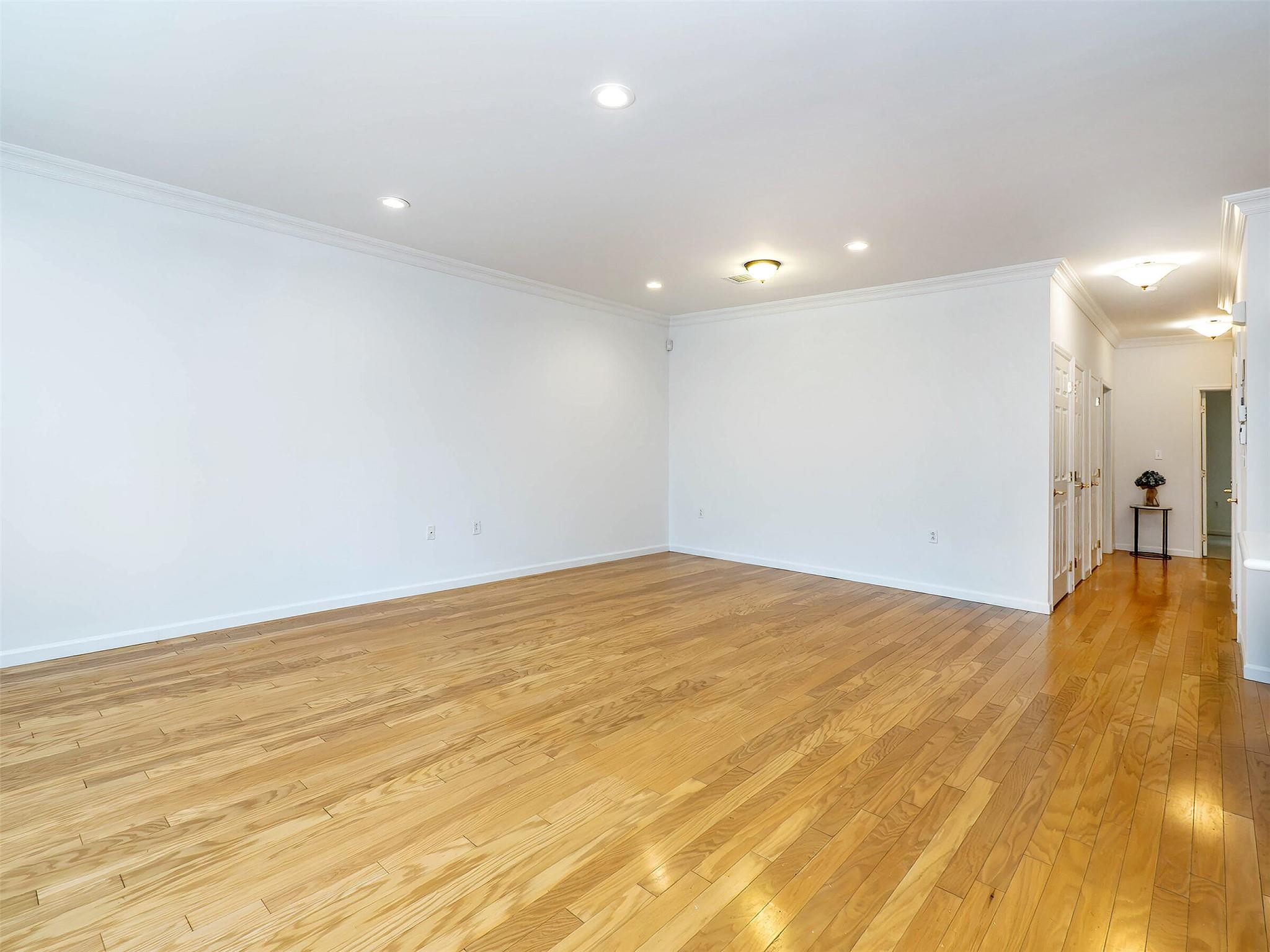 19 Miro Place Pl, Port Washington, New York image 4