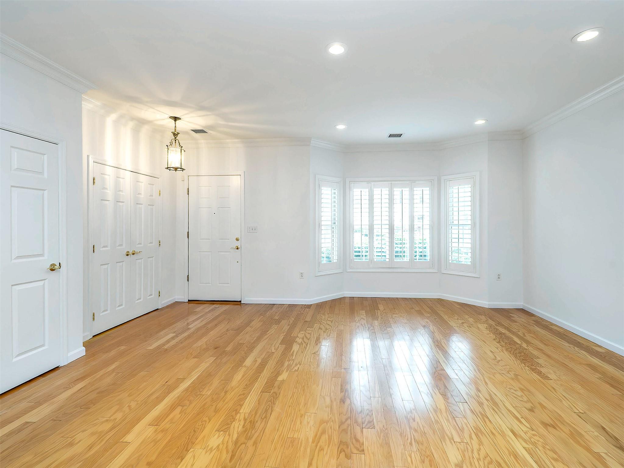 19 Miro Place Pl, Port Washington, New York image 3