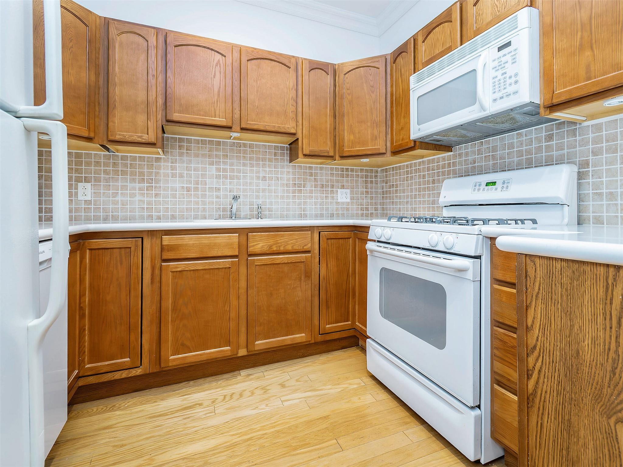 19 Miro Place Pl, Port Washington, New York image 7