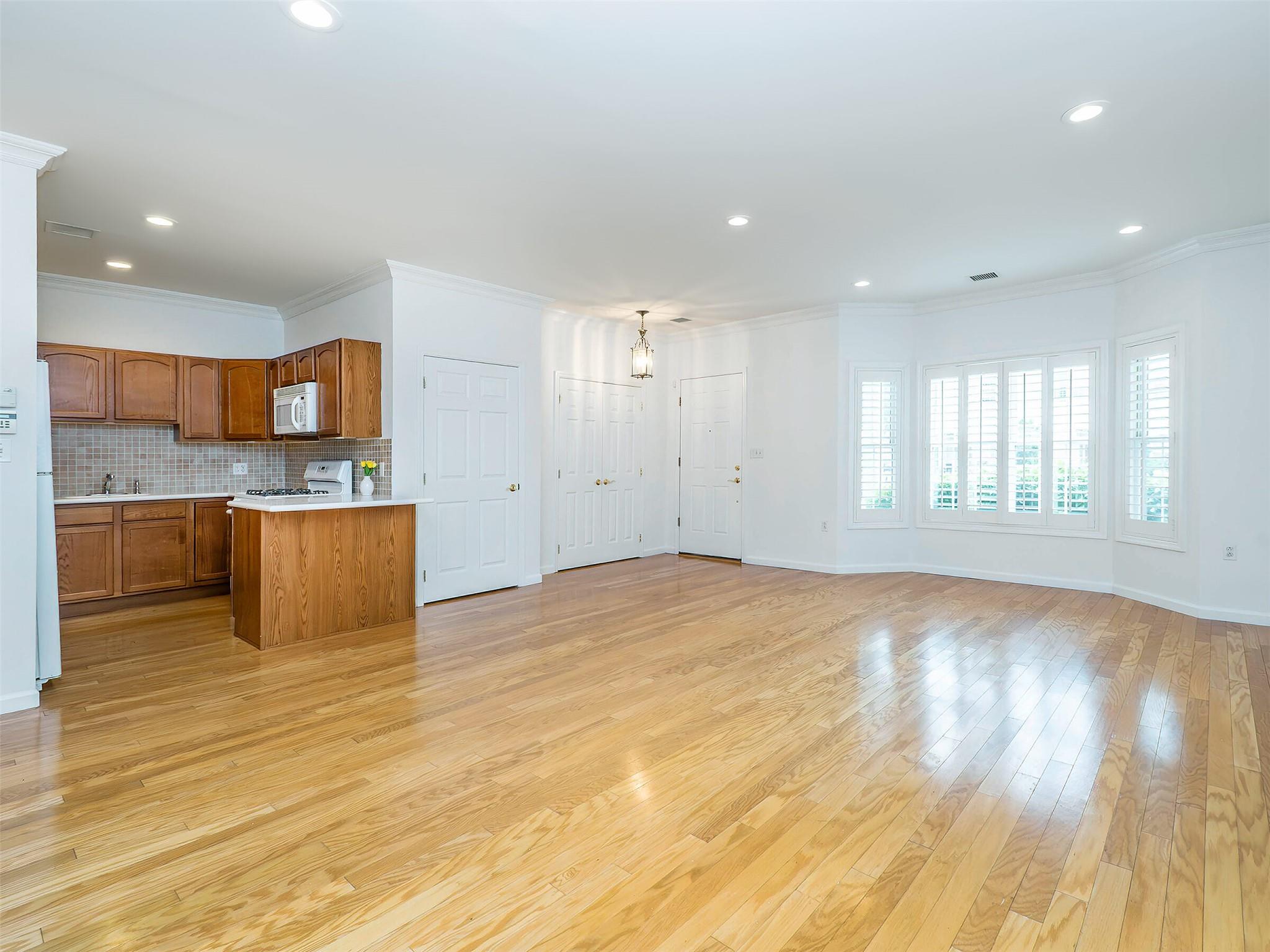 19 Miro Place Pl, Port Washington, New York image 5