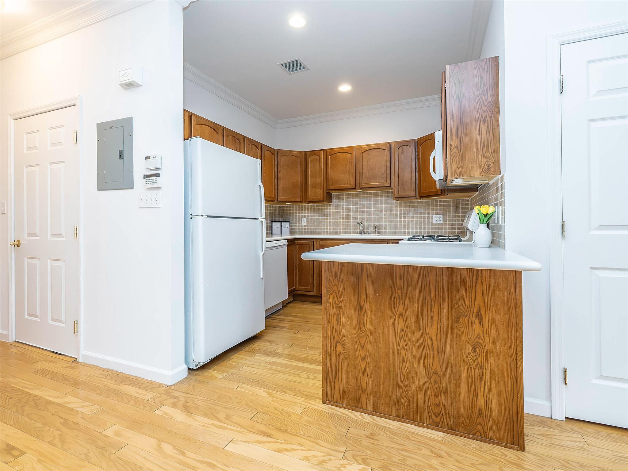 19 Miro Place Pl, Port Washington, New York image 6