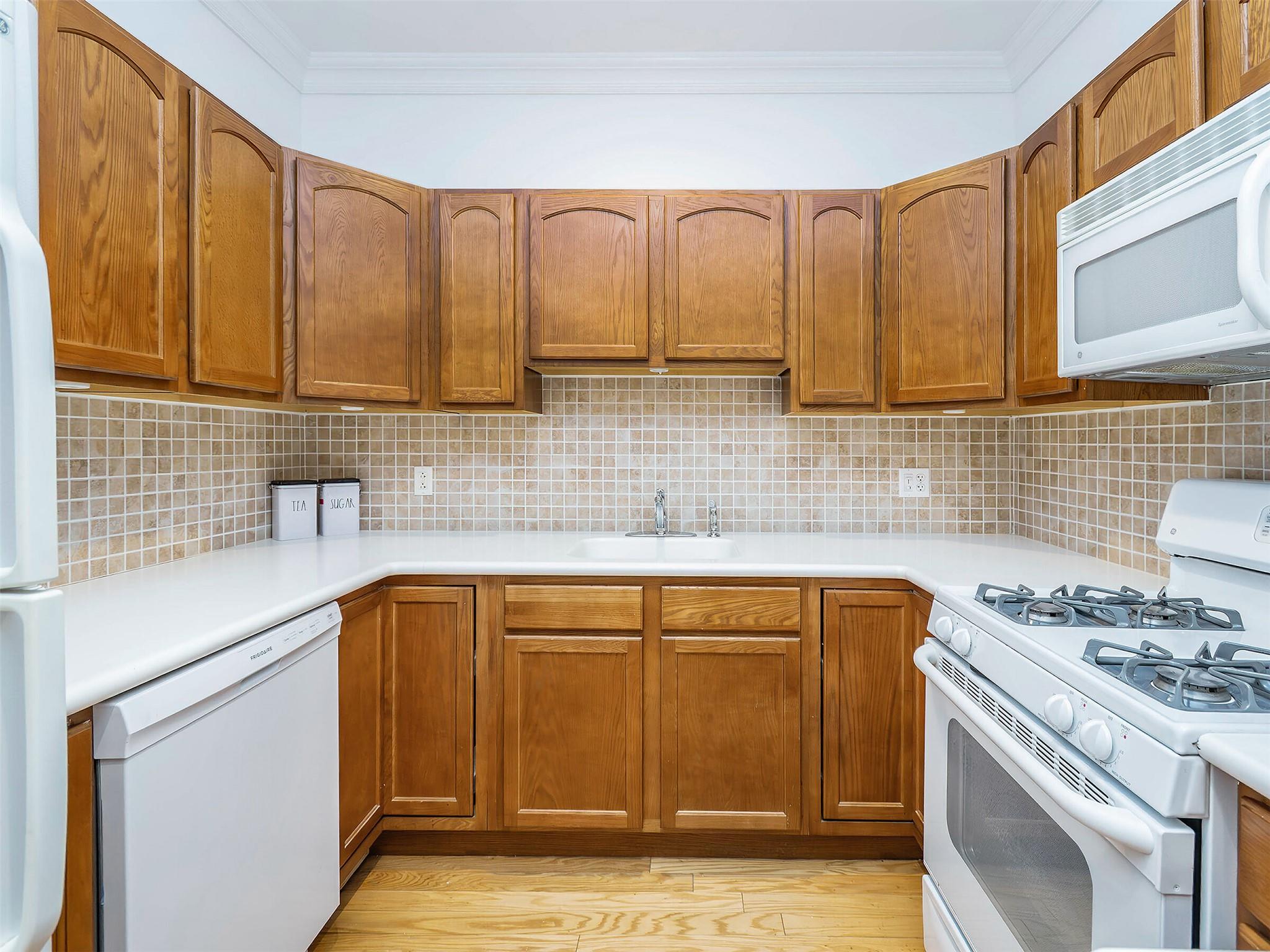 19 Miro Place Pl, Port Washington, New York image 8