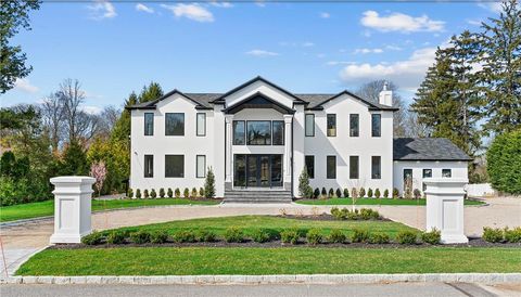18 Orchard Drive Woodbury NY 11797