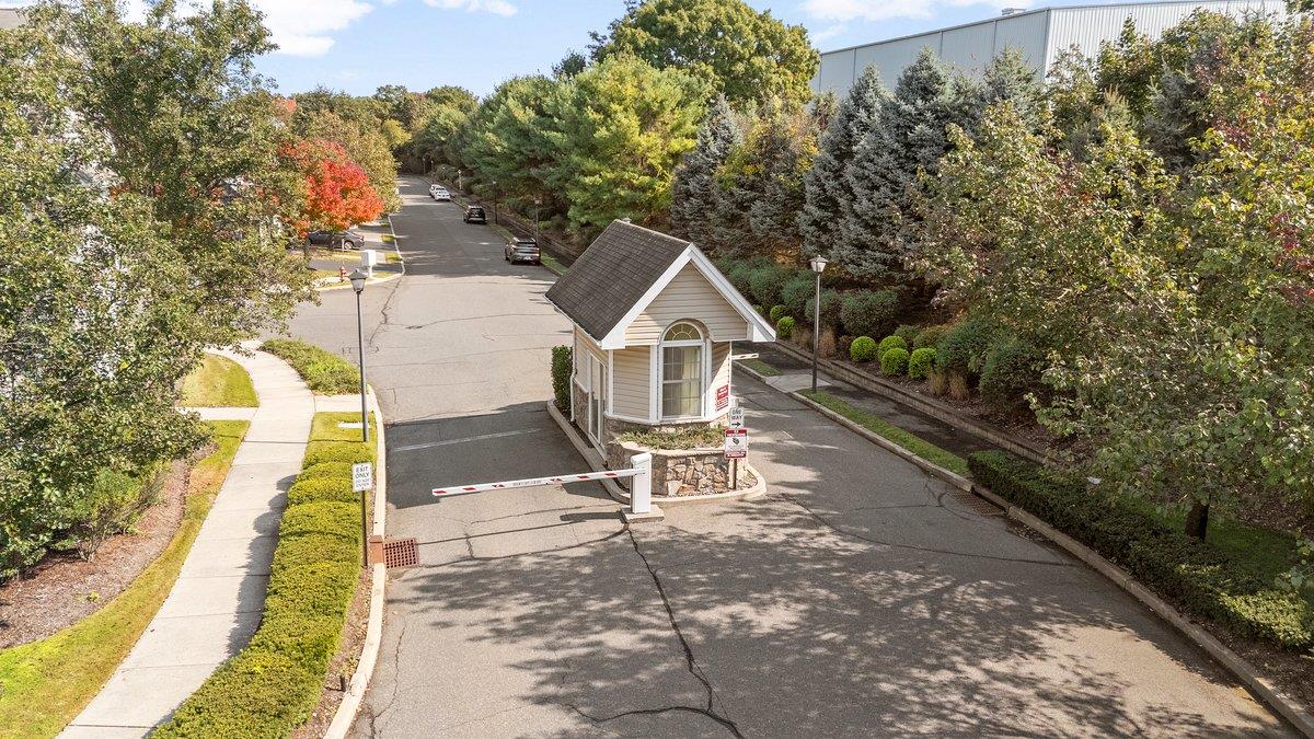 20 Ashton Court #20, Dix Hills, New York image 35