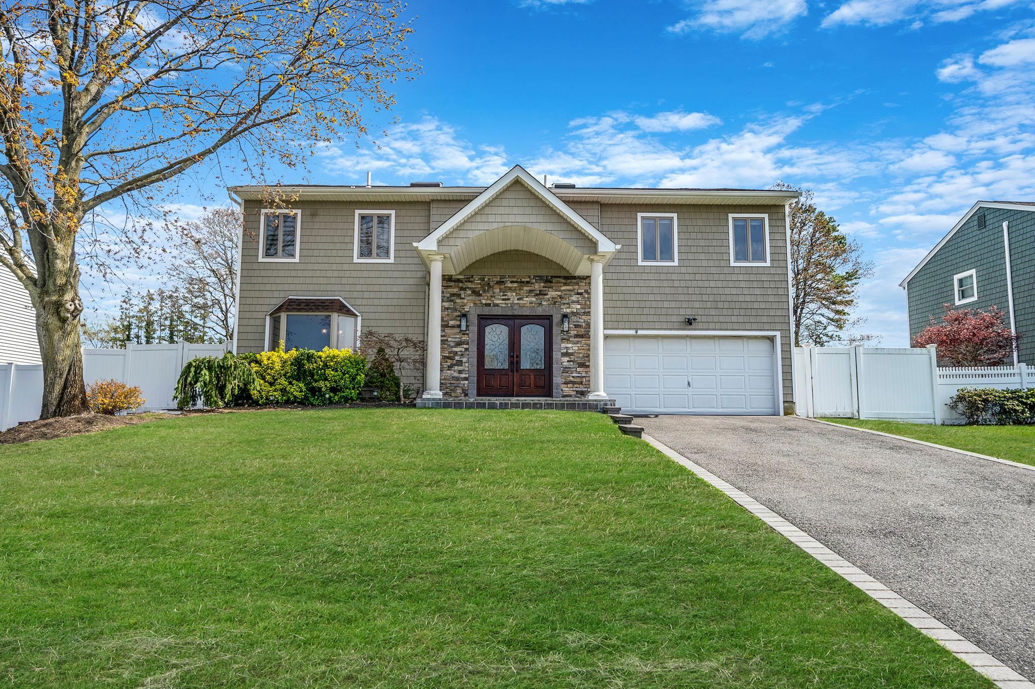 15 Ponderosa Lane, Nesconset, New York image 2