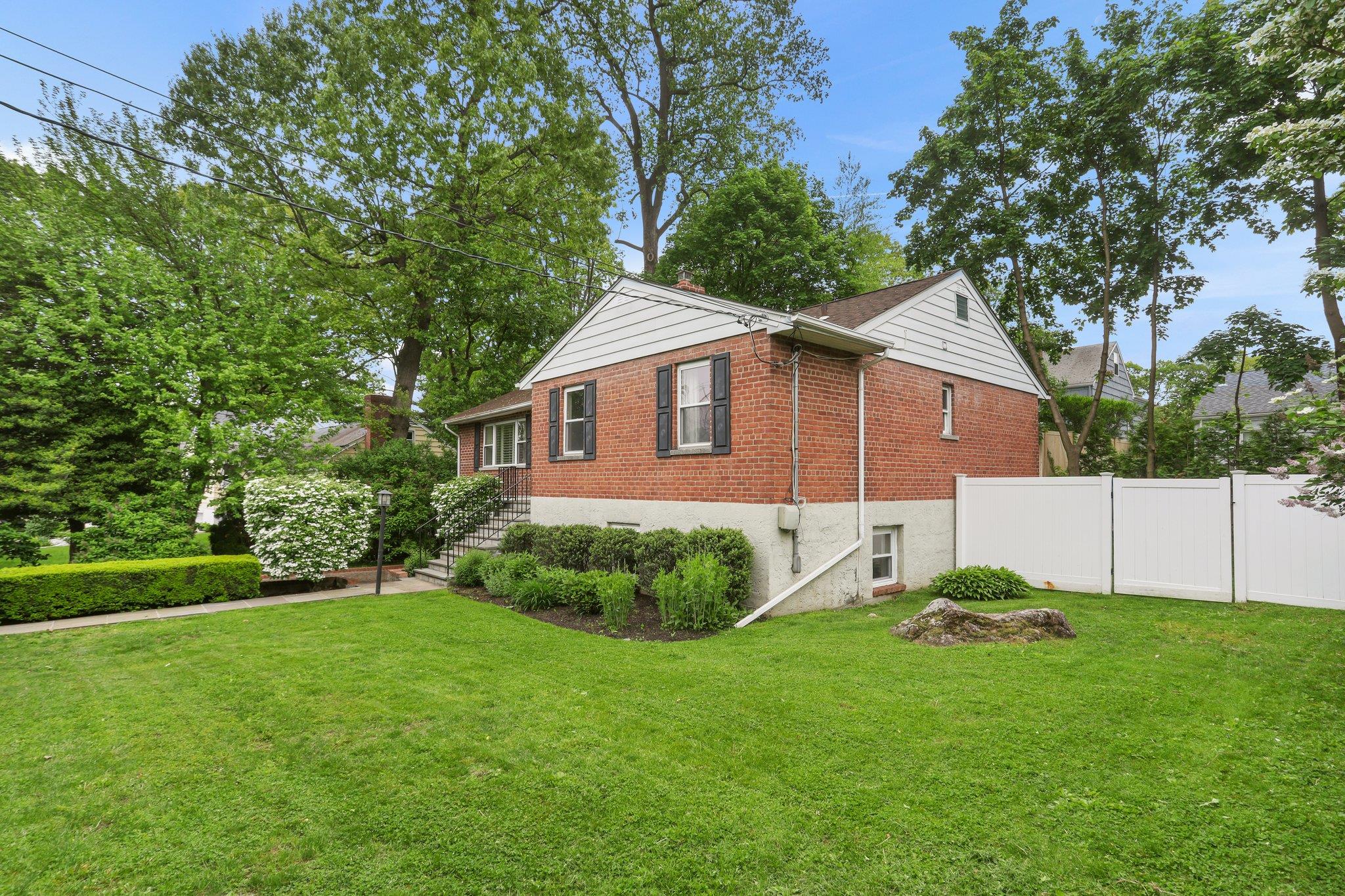 2042 Palmer Avenue, Larchmont, New York image 2