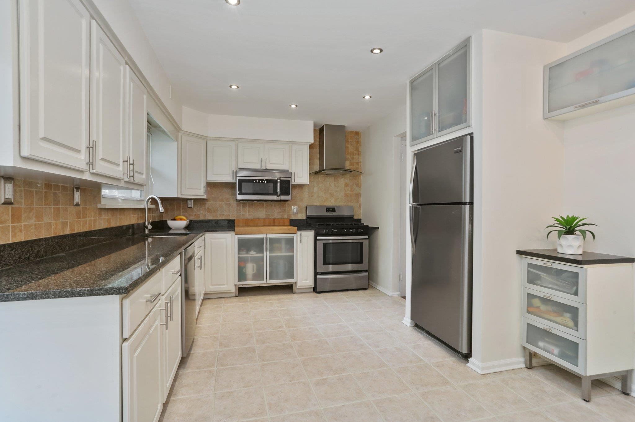 2042 Palmer Avenue, Larchmont, New York image 12
