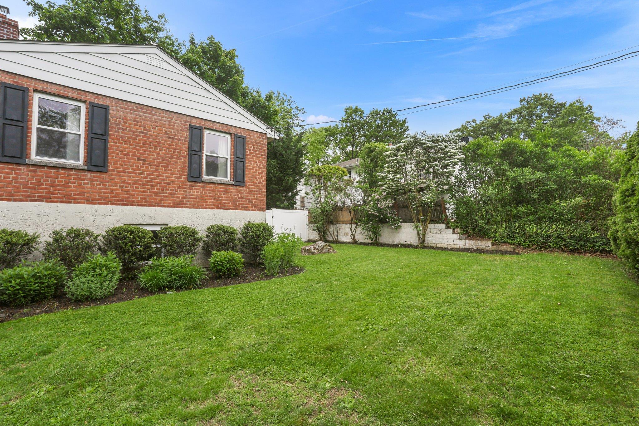 2042 Palmer Avenue, Larchmont, New York image 32
