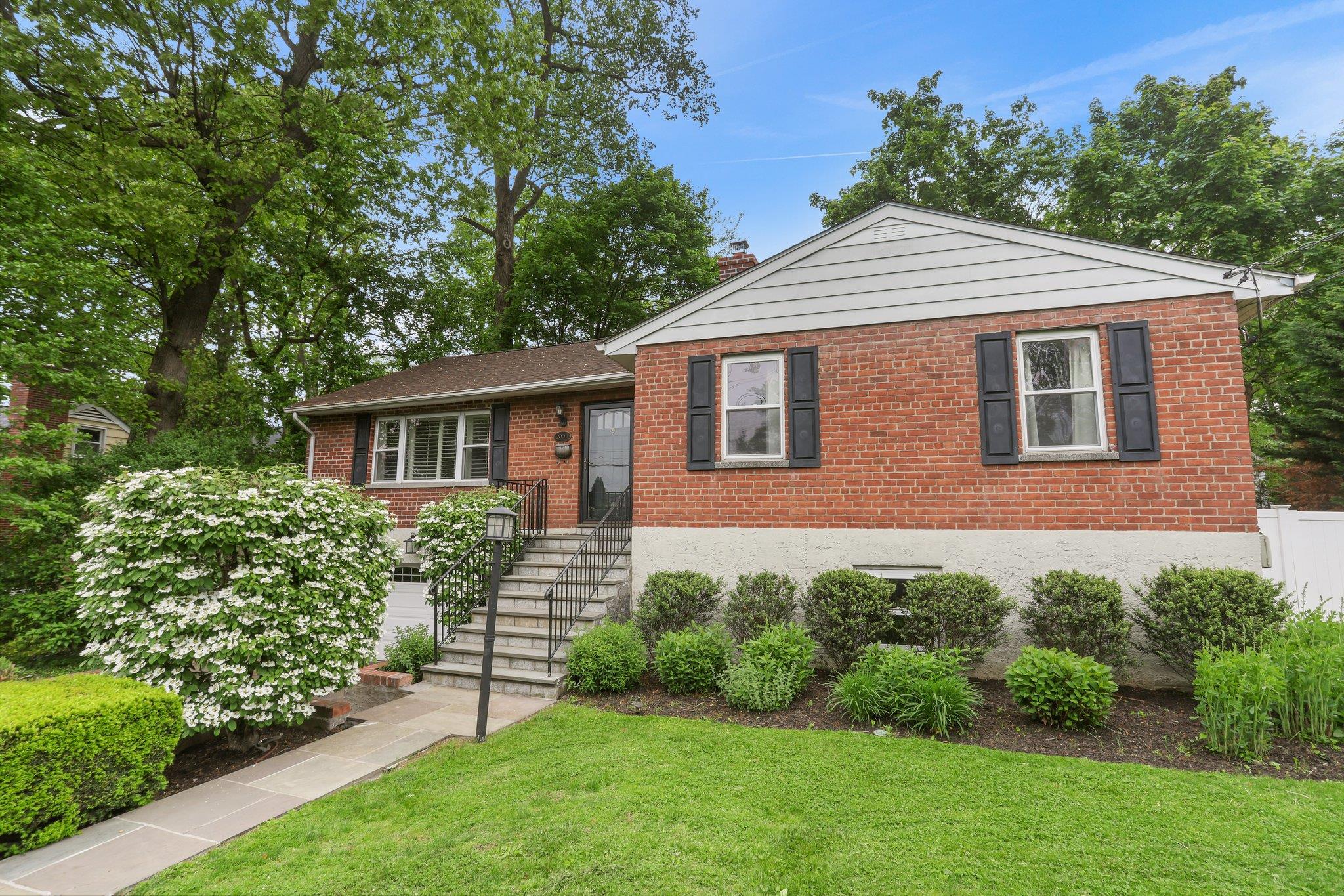 2042 Palmer Avenue, Larchmont, New York image 1