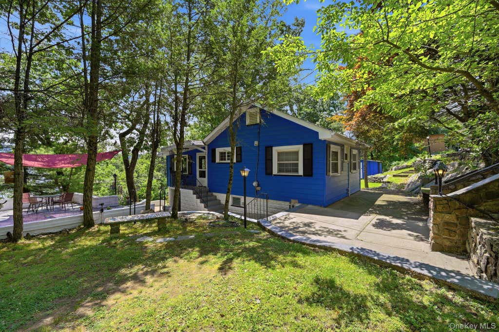 Photo of 8 Stony Trail, Greenwood Lake, NY 10925 (MLS # 1030058)