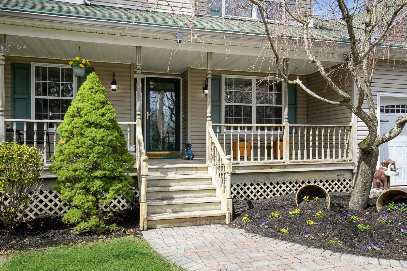 63A Robinson Avenue Ave, Medford, New York image 2