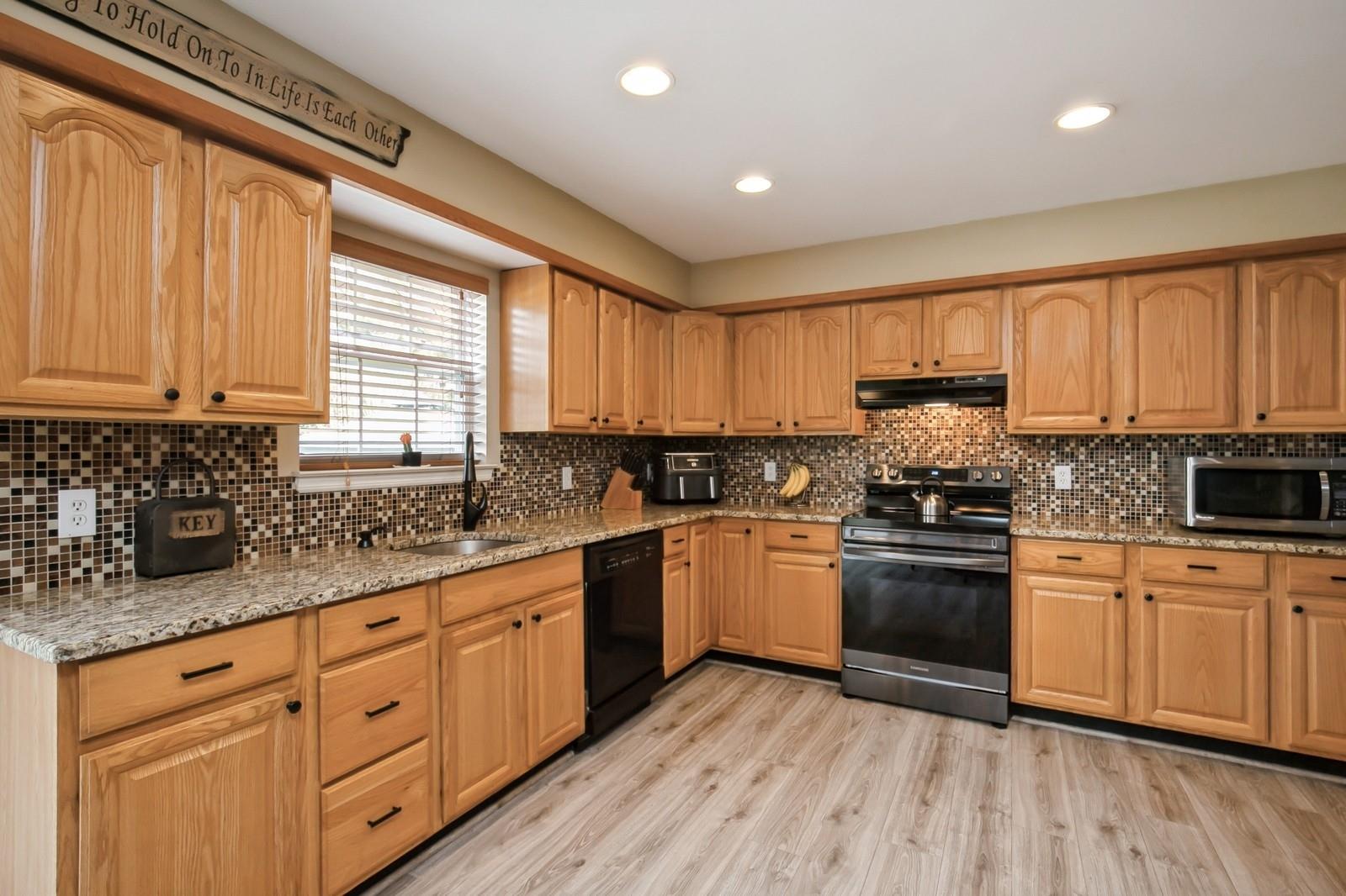 63A Robinson Avenue Ave, Medford, New York image 16