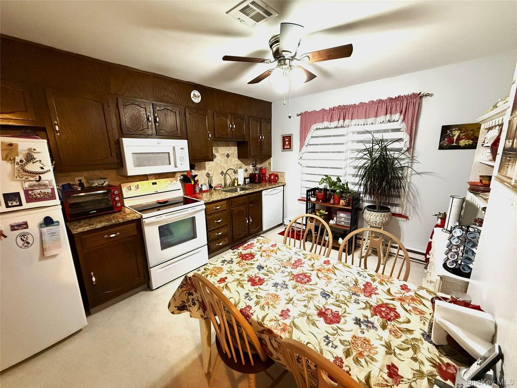 Photo of 418 Weymouth Court #C, Ridge, NY 11961 (MLS # 960927)