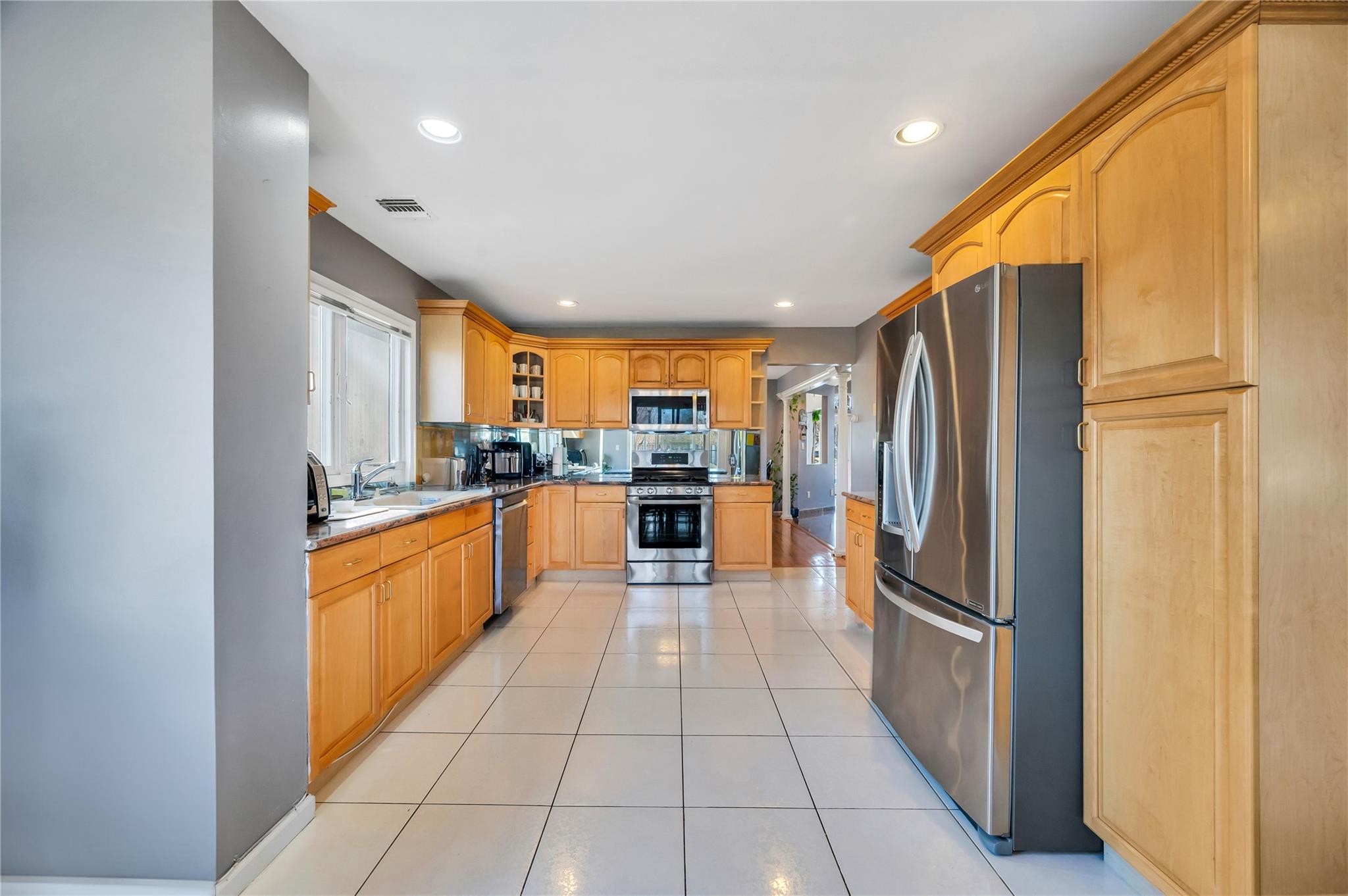133 Wentworth Avenue, Albertson, New York image 15