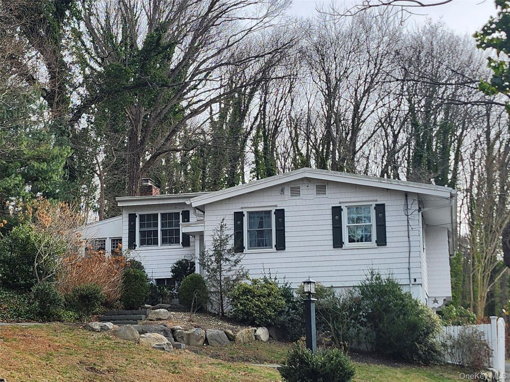 Photo of 20 Harborview Drive Dr, Northport, NY 11768 (MLS # 954989)