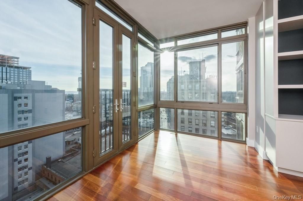 Photo of 175 Huguenot Street #1605, New Rochelle, NY 10801 (MLS # 972527)