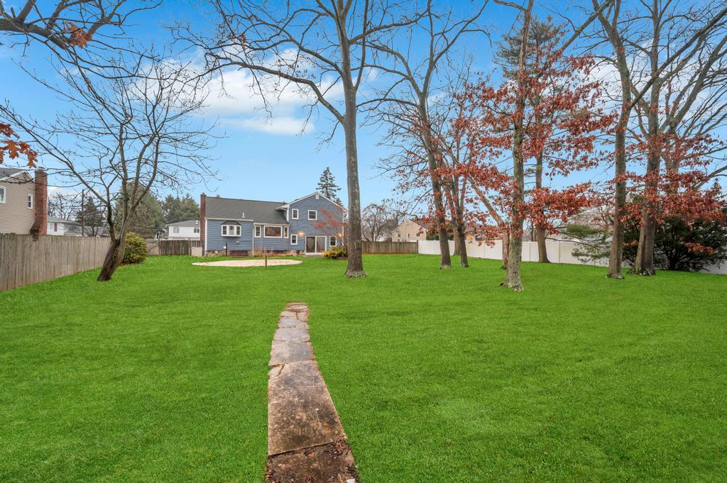 60 Higgins Street, North Babylon, New York image 36
