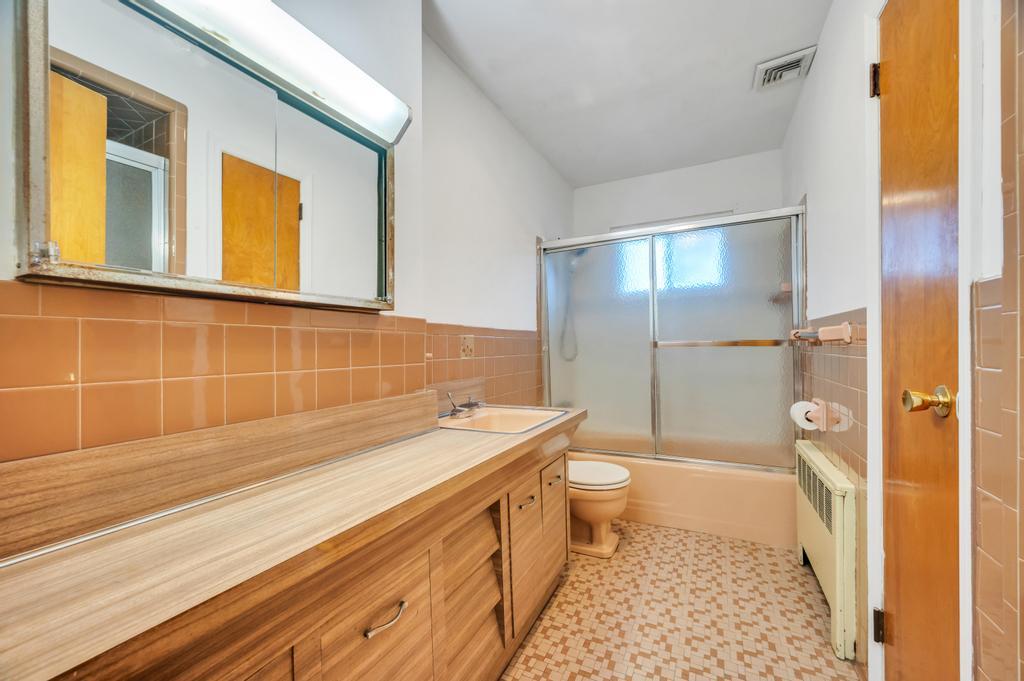60 Higgins Street, North Babylon, New York image 24