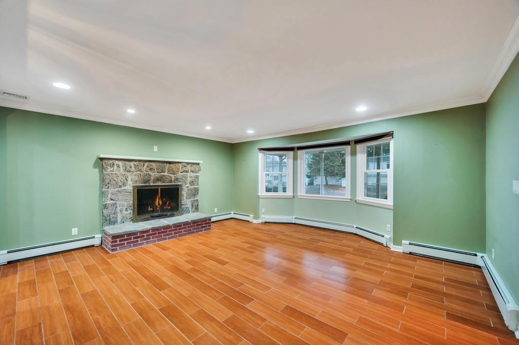 60 Higgins Street, North Babylon, New York image 7