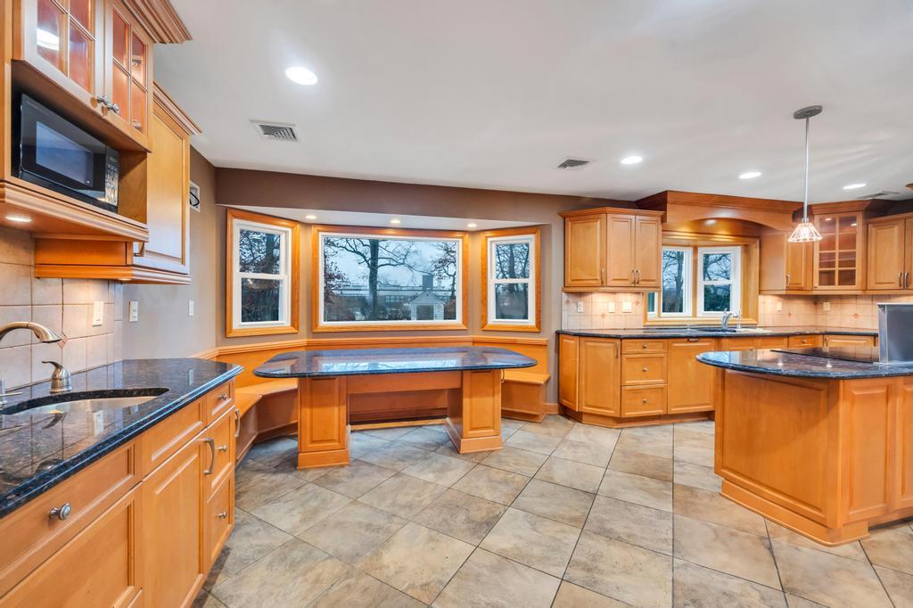 60 Higgins Street, North Babylon, New York image 14