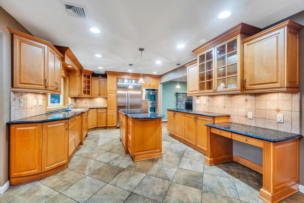 60 Higgins Street, North Babylon, New York image 11