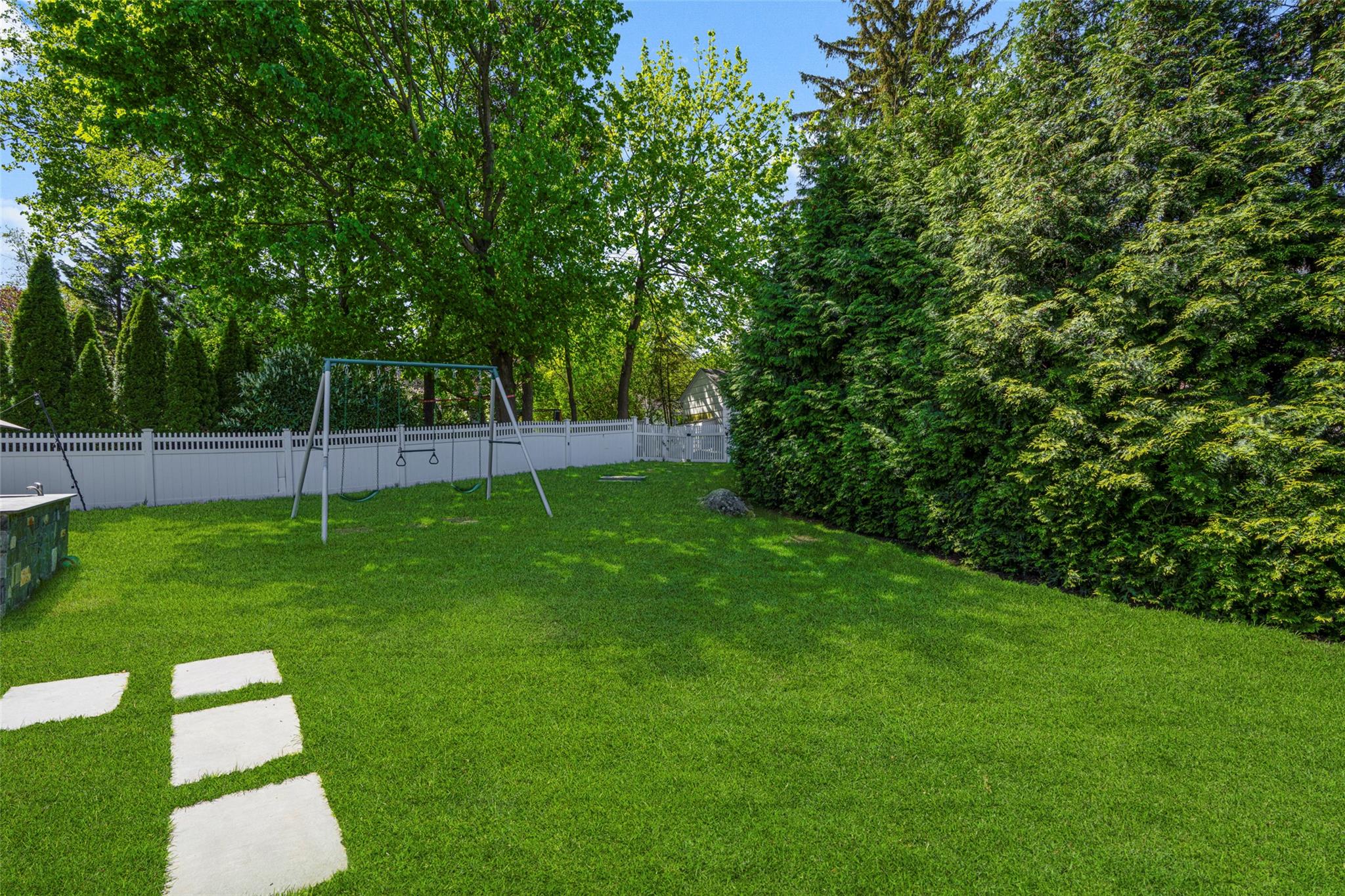 106 Reed Avenue, Pelham, New York image 41