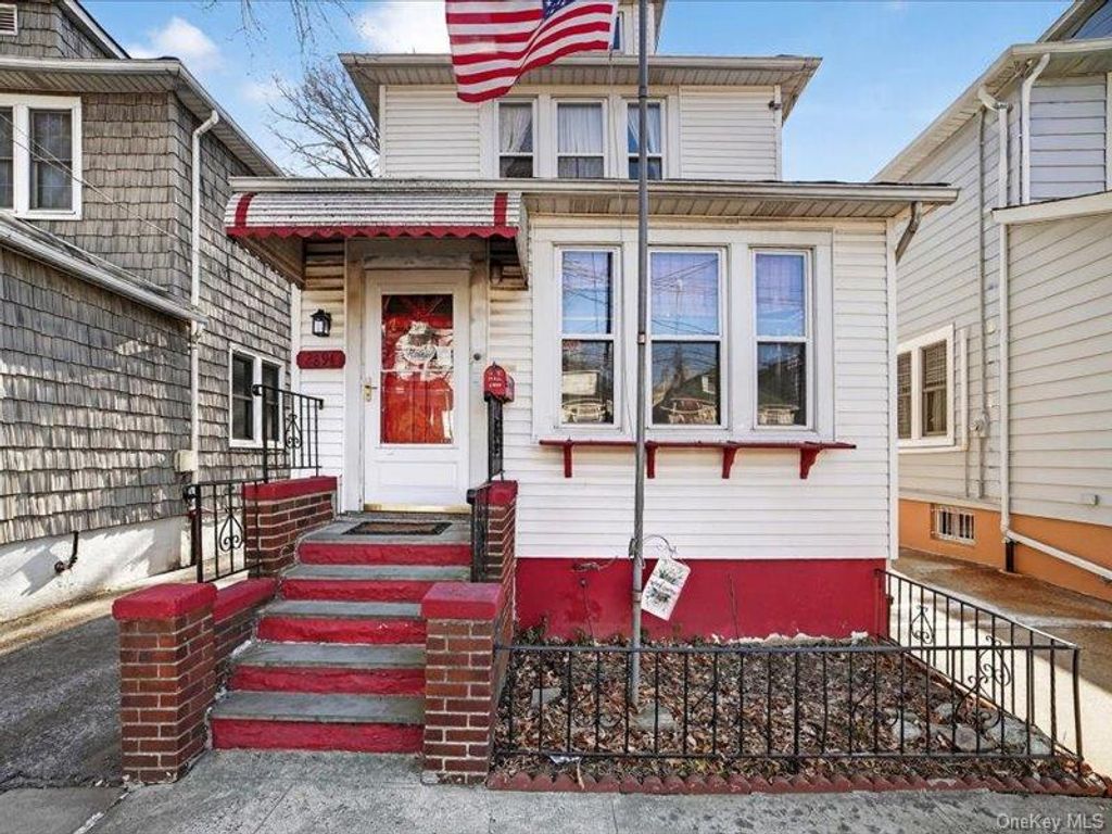 Photo of 2894 Wellman Avenue, Bronx, NY 10461 (MLS # 980181)