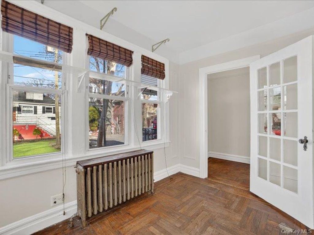 Photo of 2894 Wellman Avenue, Bronx, NY 10461 (MLS # 980181)