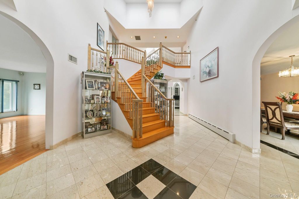 Photo of 47 Westchester View Lane, White Plains, NY 10607 (MLS # 969779)