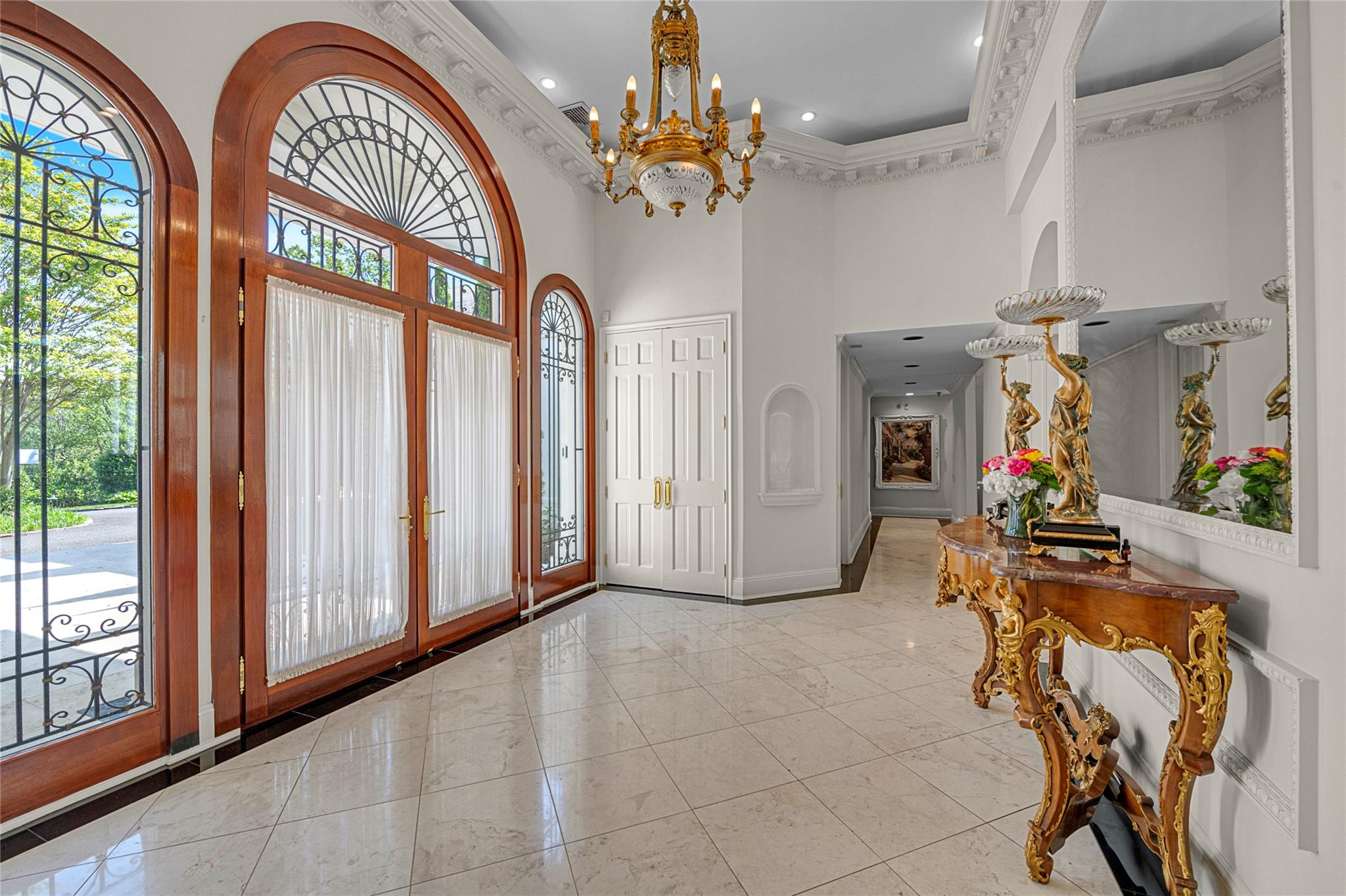 6 Hamptworth Drive