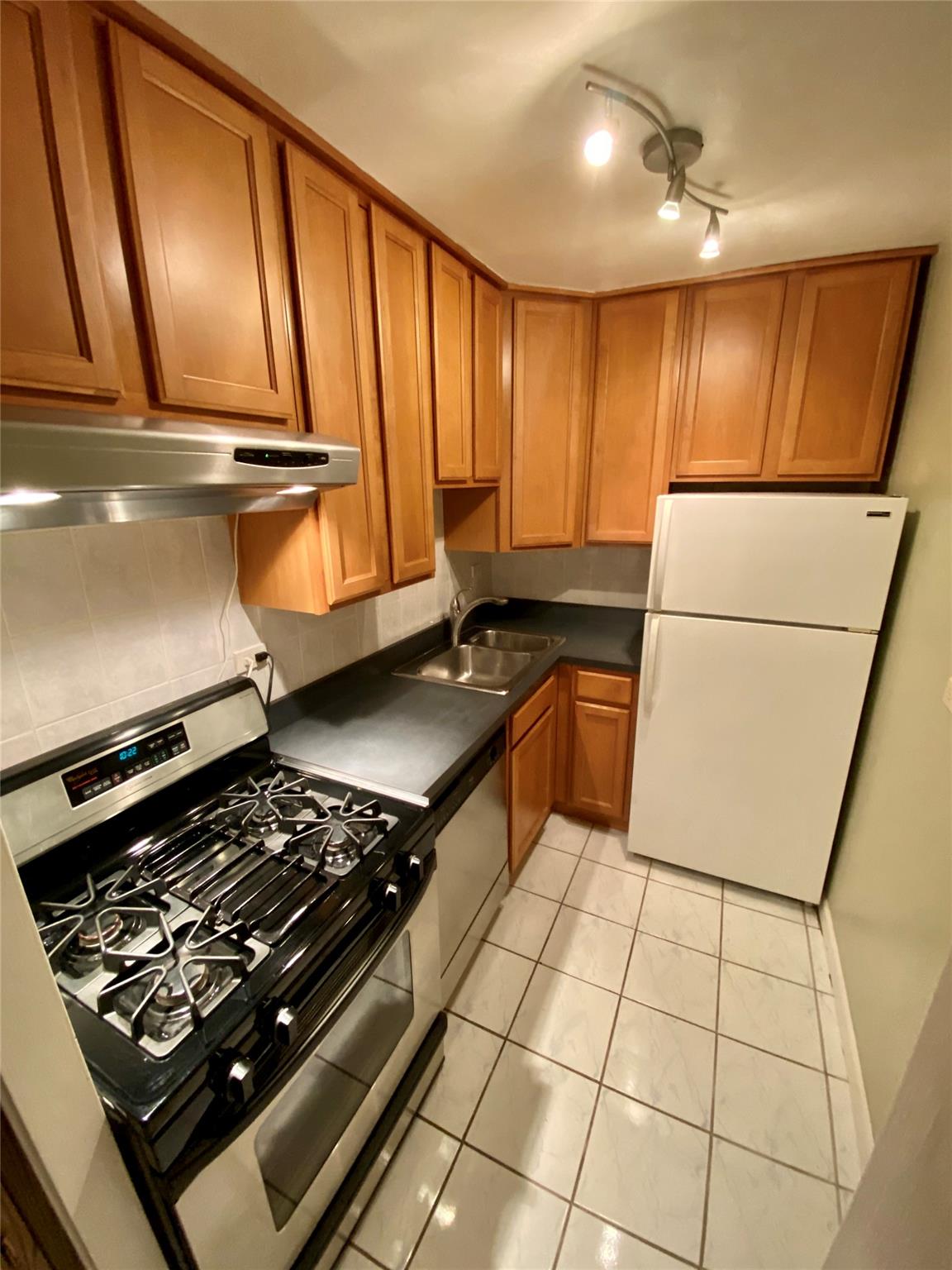70-25 Yellow Stone Boulevard #10Z, Forest Hills, New York image 8