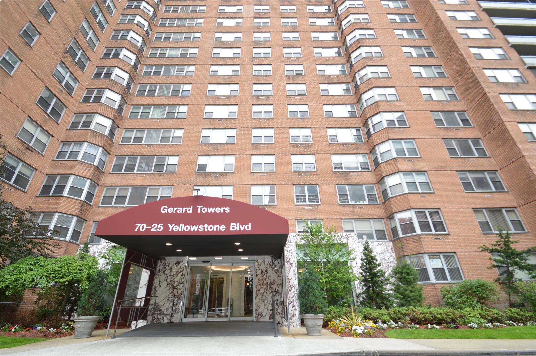 Yellow Stone Boulevard 10Z, Forest Hills, Queens, NY - 1 Bedrooms  
1 Bathrooms  
3 Rooms - 