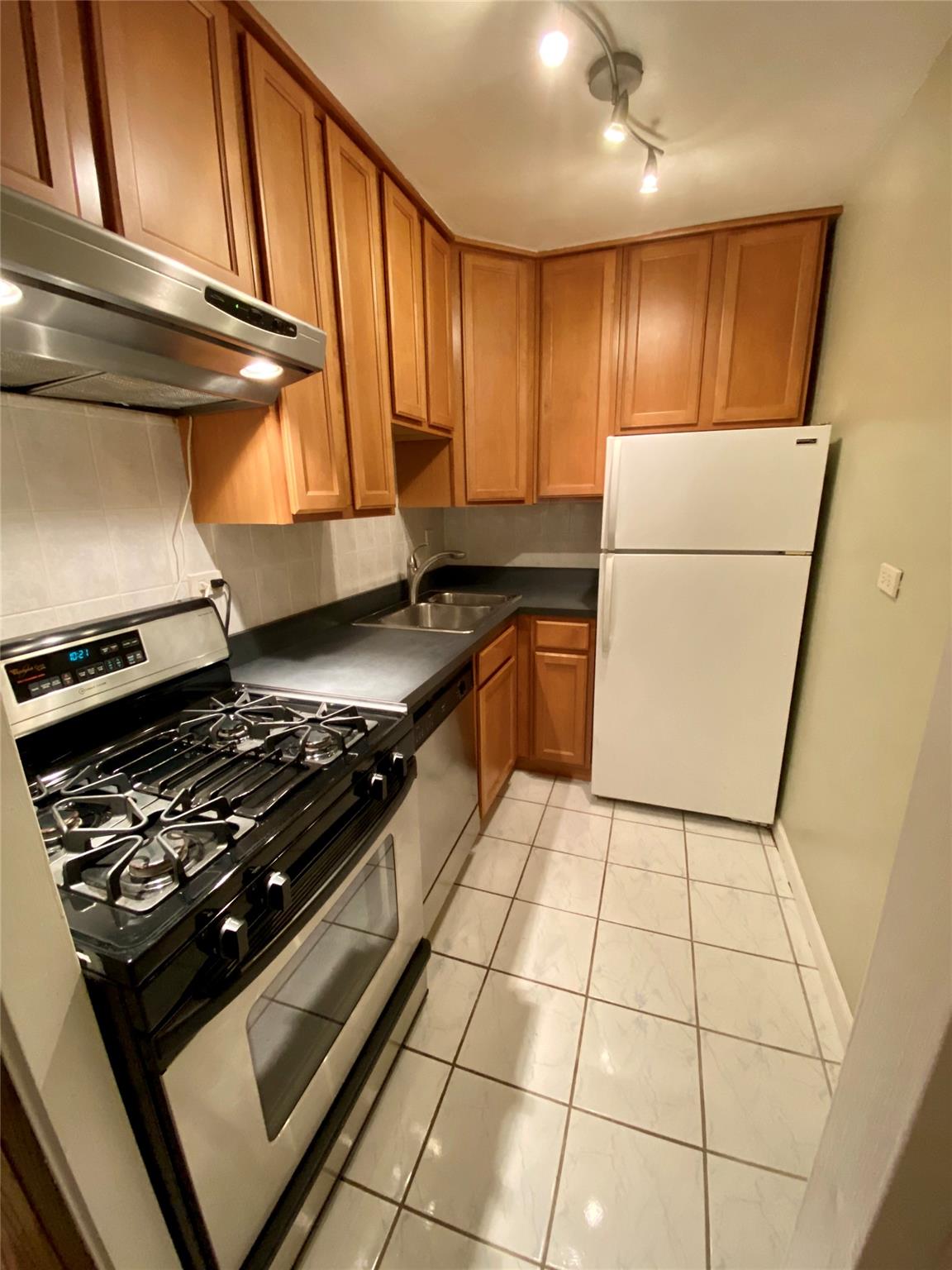 70-25 Yellow Stone Boulevard #10Z, Forest Hills, New York image 7