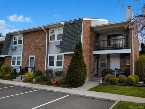 Homes For Sale - 146 Millard Avenue #146<br/> Suffolk County, West Babylon, NY 11704