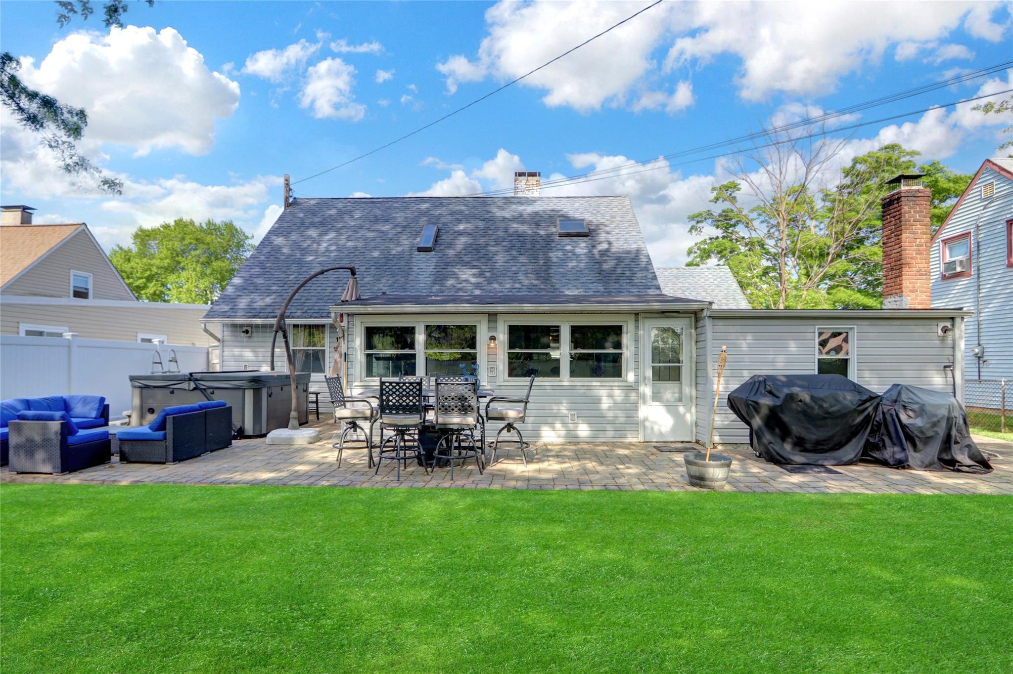 41 Woodpecker Lane, Levittown, New York image 24