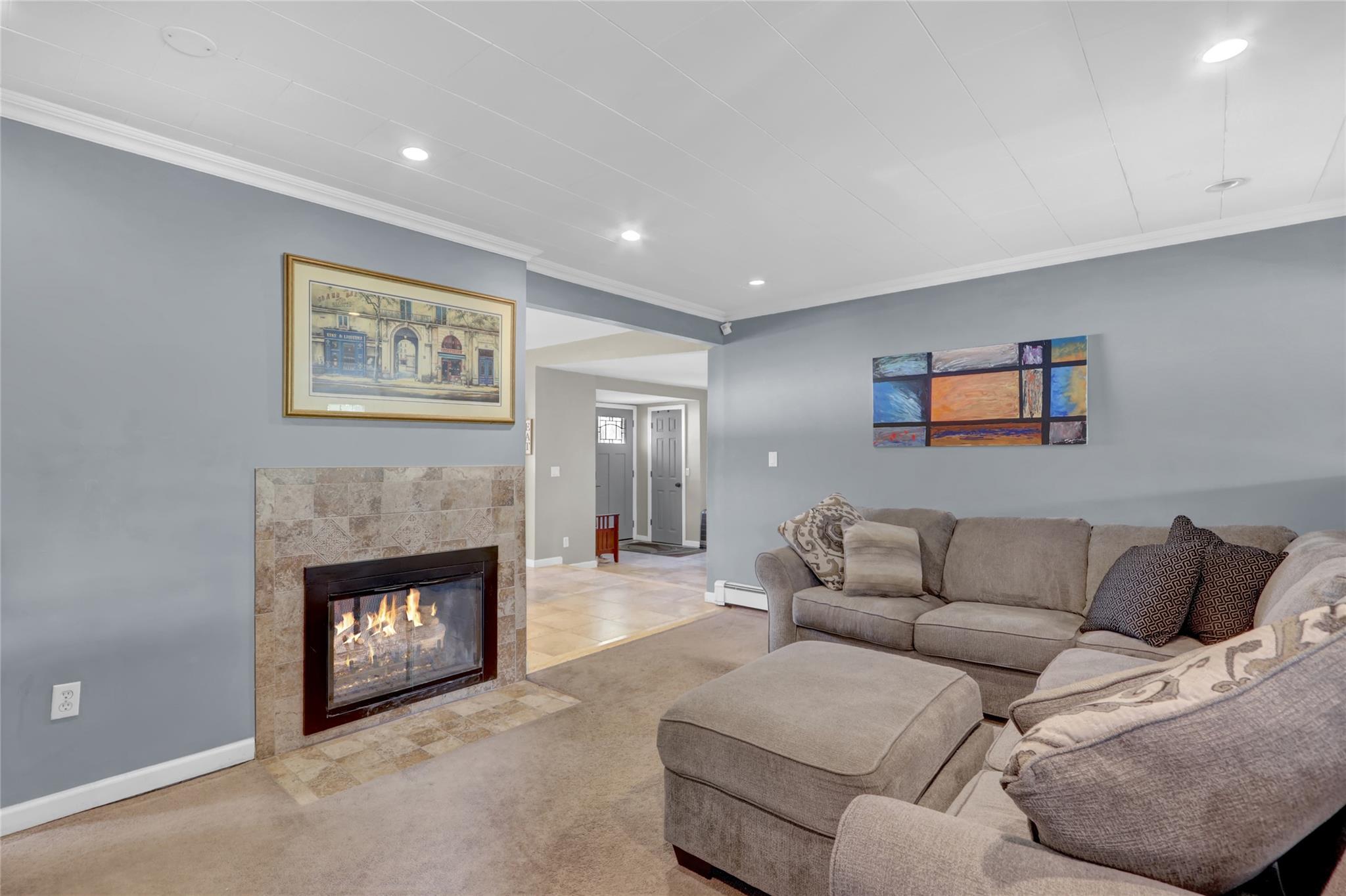 41 Woodpecker Lane, Levittown, New York image 10