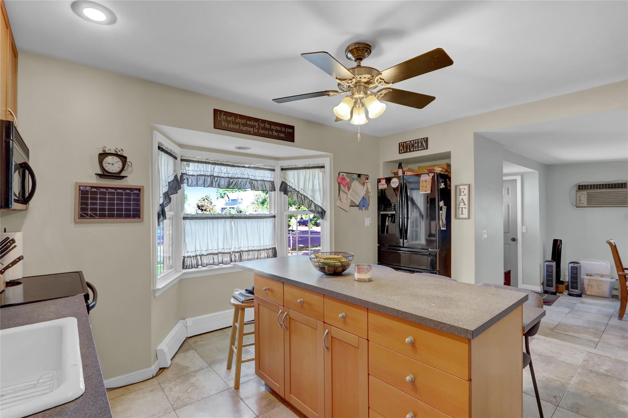 41 Woodpecker Lane, Levittown, New York image 8